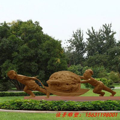 铸铜小孩拉核桃雕塑铜雕人物