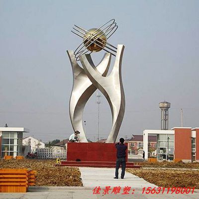 校园不锈钢抽象人物手托地球雕塑