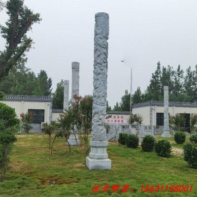 广场石雕盘龙柱
