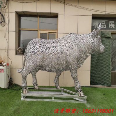 不锈钢镂空牛雕塑