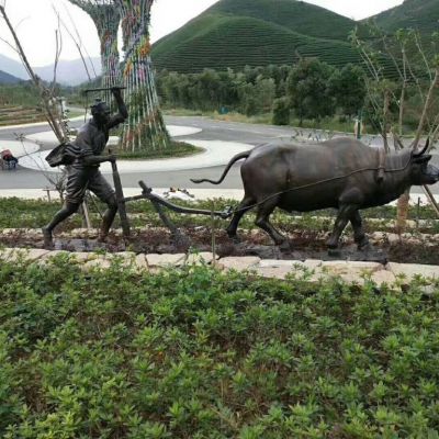 农耕耕地牛小区铜雕