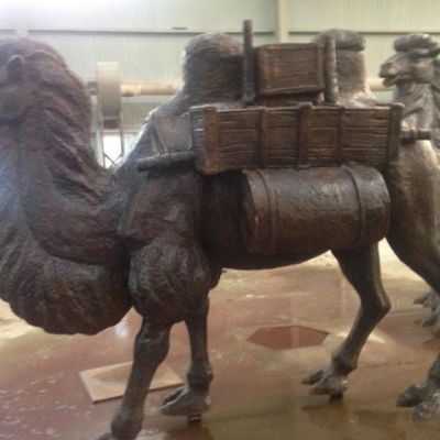 驮行李骆驼动物铜雕