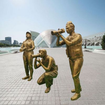 青铜录像人物铜雕
