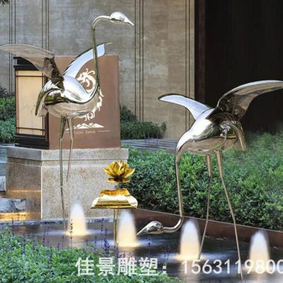 展翅仙鹤标志不锈钢雕塑