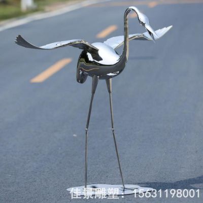 不锈钢展翅仙鹤雕塑