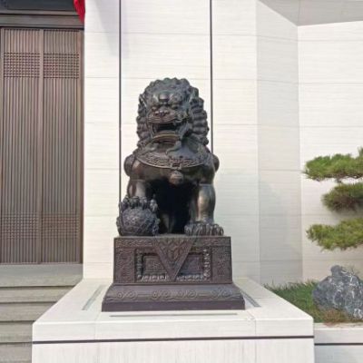 踩球狮子街边标志铜雕