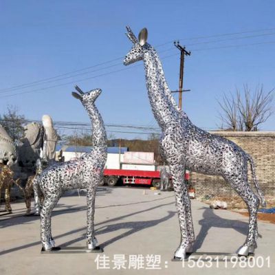 不锈钢镂空长颈鹿雕塑