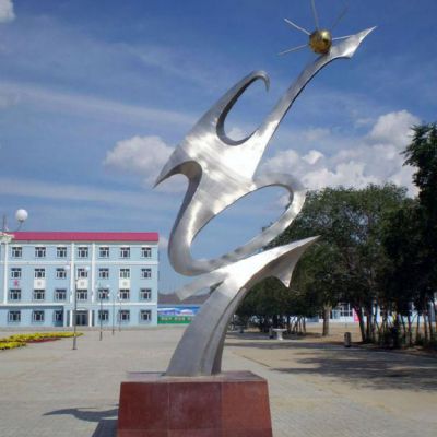 不锈钢拼搏人物景观雕塑