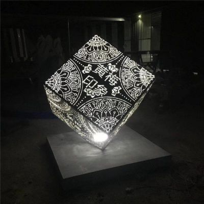 镂空不锈钢魔方雕塑