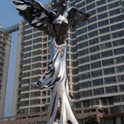 不锈钢镜面展翅人物雕塑