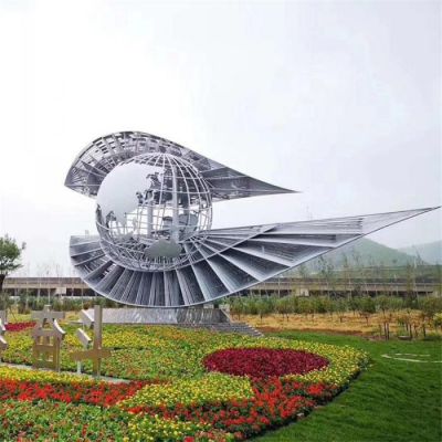 不锈钢镂空眼睛庭院雕塑
